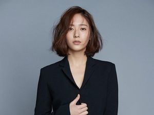 Krystal Jung Diincar Jadi Tunangan Kim Jae Wook di Drakor Crazy Love Krystal Jung Diincar Jadi Tunangan Kim Jae Wook di Drakor Crazy Love