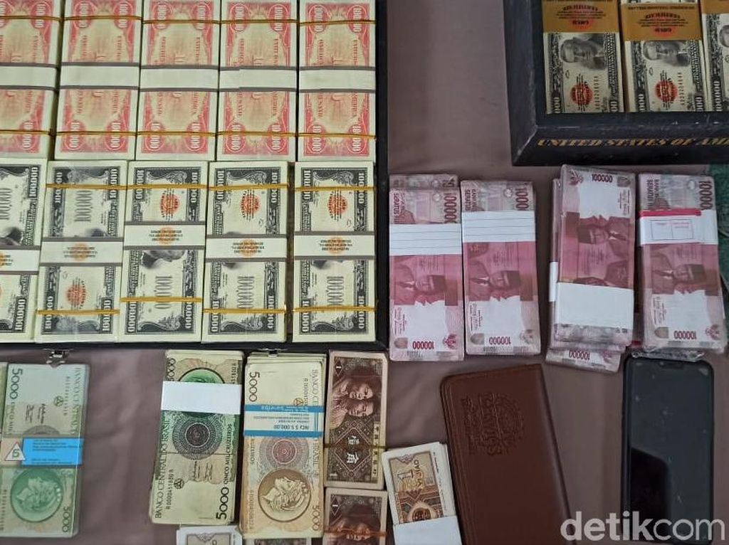 Ini Uang Asing Palsu Rp 2,8 T yang Diamankan Polisi di Banyuwangi Ini Uang Asing Palsu Rp 2,8 T yang Diamankan Polisi di Banyuwangi