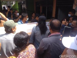 Jenazah Fery Korban Penembakan Bripka CS Tiba di Medan, Keluarga Histeris