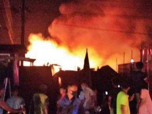 Ngeri Kebakaran Penampungan BBM Ilegal Berasal dari Tangki