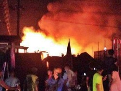 Ngeri Kebakaran Penampungan BBM Ilegal Berasal dari Tangki