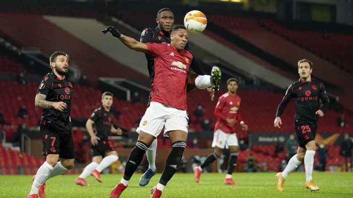 Real Sociedads Modibo Sagnan fights for the ball with Manchester Uniteds Anthony Martial, foreground, during the Europa League round of 32, second leg, soccer match between Manchester United and Real Sociedad at Old Trafford in Manchester, England, Thursday, Feb. 25, 2021. (AP Photo/Dave Thompson)