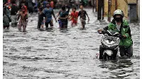 Mesin Boeing Terbakar-Banjir Ramaikan Foto Populer Pekan Ini