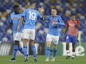 Napoli Bungkam Benevento 2-0
