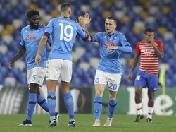 Napoli Bungkam Benevento 2-0