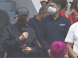 Pakai Jaket dan Topi, Maruf Amin Tinjau Vaksinasi Atlet di Istora