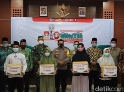 Giliran Santri di Tuban Mendapat 5 Ribu Masker