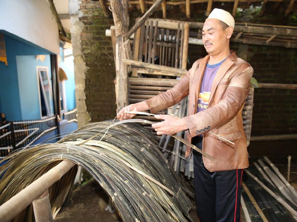 PHK dari Pabrik Pesawat, Pria di Bandung Jadi Juragan Bilik Bambu PHK dari Pabrik Pesawat, Pria di Bandung Jadi Juragan Bilik Bambu