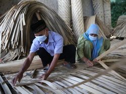 Masih Eksis, Perajin Bilik Bambu Bertahan di Era Modern