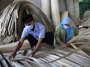 Masih Eksis, Perajin Bilik Bambu Bertahan di Era Modern Masih Eksis, Perajin Bilik Bambu Bertahan di Era Modern