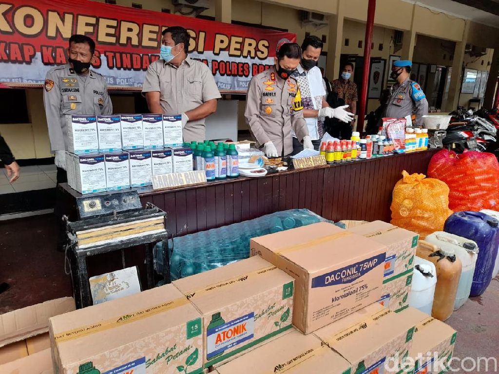 Praktik Pembuatan Pestisida Palsu di Brebes Terbongkar Praktik Pembuatan Pestisida Palsu di Brebes Terbongkar