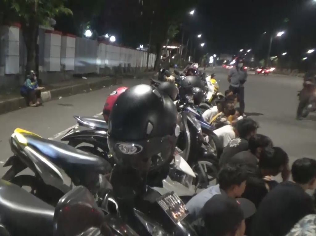 Bubarkan Balap Liar di Makassar, Polisi Diserang Pakai Batu Bubarkan Balap Liar di Makassar, Polisi Diserang Pakai Batu