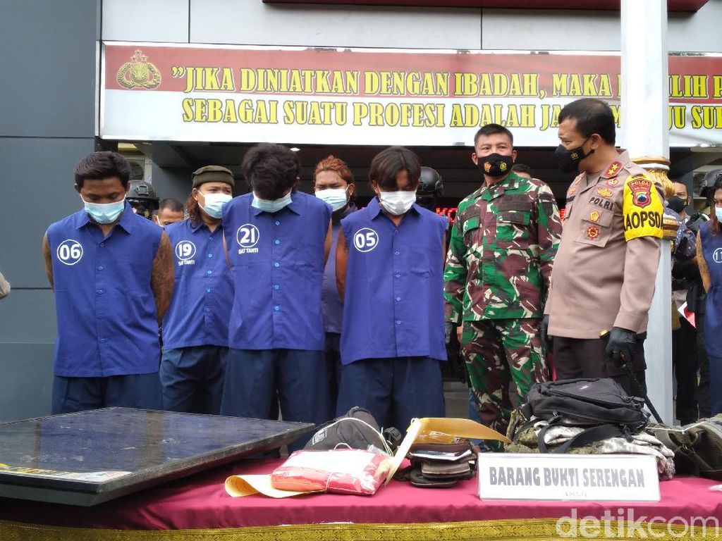 Polisi Tangkap 10 Pelaku Aksi Sweeping Berkedok Ormas di Solo Polisi Tangkap 10 Pelaku Aksi Sweeping Berkedok Ormas di Solo