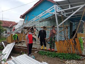 Puting Beliung Terjang 3 Desa di Brebes, Puluhan Rumah Rusak