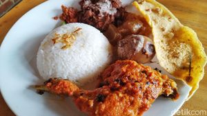 Ada Gudeg Komplet Berbumbu Mlekoh di Resto Rumah Jawa