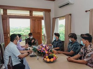 Sandiaga Uno Berupaya Selamatkan Pramuwisata di Bali Sandiaga Uno Berupaya Selamatkan Pramuwisata di Bali