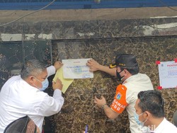 Satpol PP Jakbar Tutup Permanen RM Cafe: Tiga Kali Pelanggaran