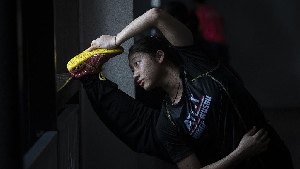 Semangat Atlet Wushu Bersiap Sambut Kejuaraan di Masa Pandemi Semangat Atlet Wushu Bersiap Sambut Kejuaraan di Masa Pandemi
