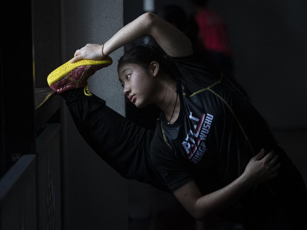 Semangat Atlet Wushu Bersiap Sambut Kejuaraan di Masa Pandemi Semangat Atlet Wushu Bersiap Sambut Kejuaraan di Masa Pandemi