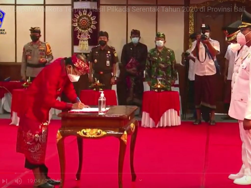 Lantik 6 Bupati-Wali Kota Terpilih di Bali, Ini Pesan Gubernur Koster Lantik 6 Bupati-Wali Kota Terpilih di Bali, Ini Pesan Gubernur Koster