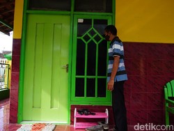 Densus 88 Antiteror Ciduk Pedagang Parfum Terduga Teroris di Mojokerto