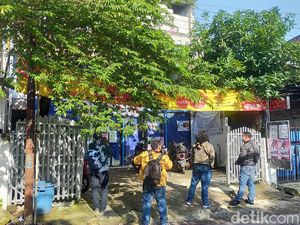 Densus 88 Antiteror Amankan Terduga Teroris di Surabaya