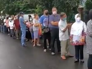 Viral Antrean Vaksinasi Corona untuk Lansia, Satgas Akan Perbaiki Sistem Viral Antrean Vaksinasi Corona untuk Lansia, Satgas Akan Perbaiki Sistem