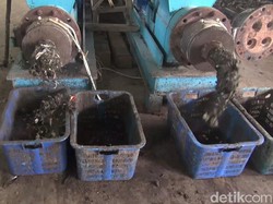 Mesin Ini Bisa Makan Sampah dan Diubah Jadi Briket