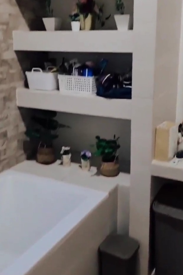 rumah Karina Nadila.