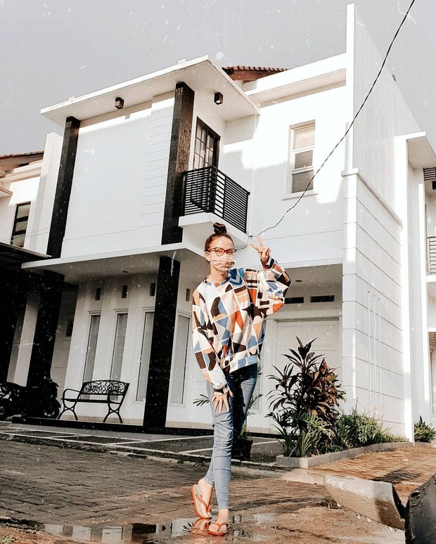 rumah Karina Nadila.