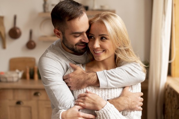 Freepik.com Bahasa cinta setiap orang akan berbeda, maka dari itu pasangan wajib tahu.