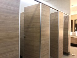 Toilet Premium Ini Keren, Bayar pun Enggak Rugi