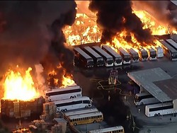 Kebakaran Hebat Terjadi di California, Bus-bus Ludes Dilalap Api