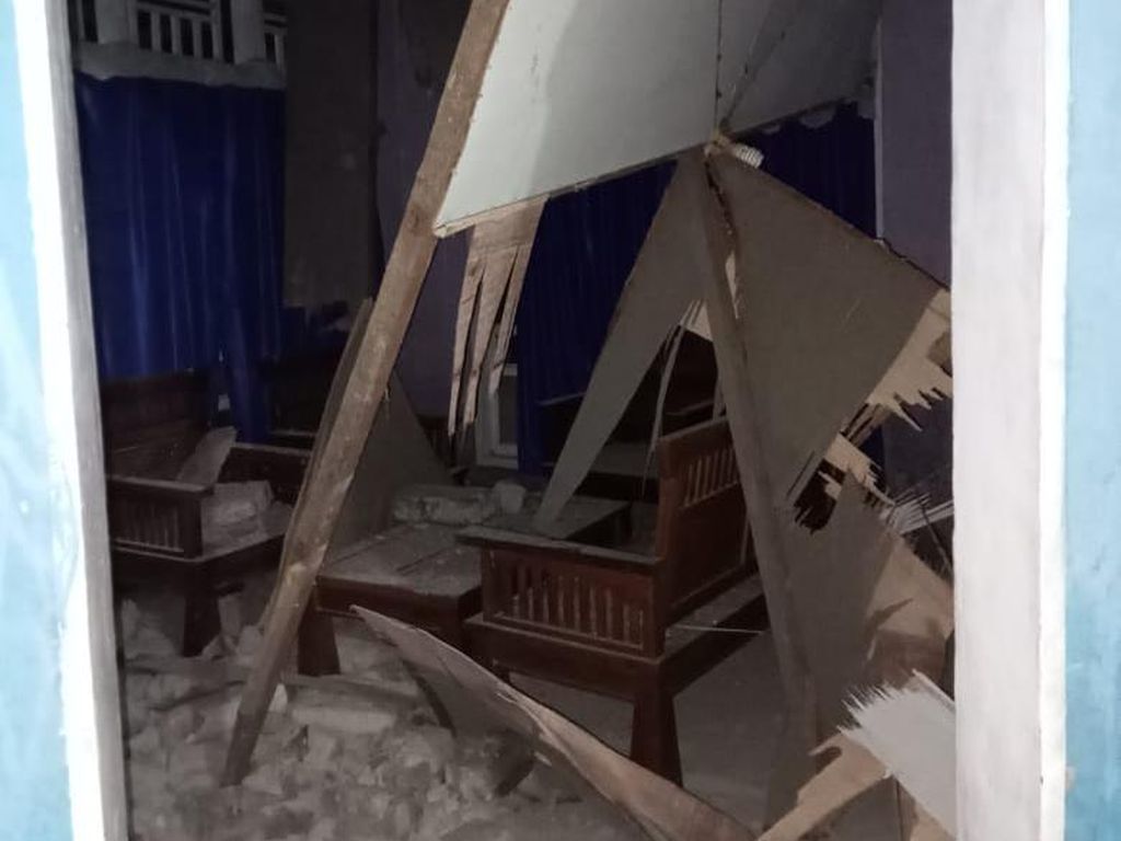 Gempa M 5,2 Guncang Halmahera Selatan, Puluhan Bangunan Rusak Gempa M 5,2 Guncang Halmahera Selatan, Puluhan Bangunan Rusak