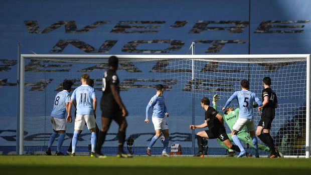 Manchester City's John Stones, second from right, scores his team's second goal during the English Premier League soccer match between Manchester City and West Ham United at the Etihad Stadium in Manchester, England, Saturday, February 27, 2021 (Gareth Copley / Pool via AP)