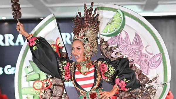 Kostum Heboh Wakil Indonesia di Miss Grand International: Tema Sate Ayam