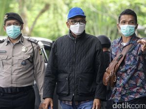 Momen Gubernur Sulsel Nurdin Abdullah Tiba di KPK Momen Gubernur Sulsel Nurdin Abdullah Tiba di KPK