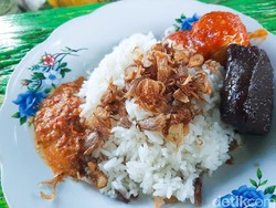 Mantap! Nasi Uduk Mpok Farida dengan Lauk Semur Tahu dan Tempe Goreng