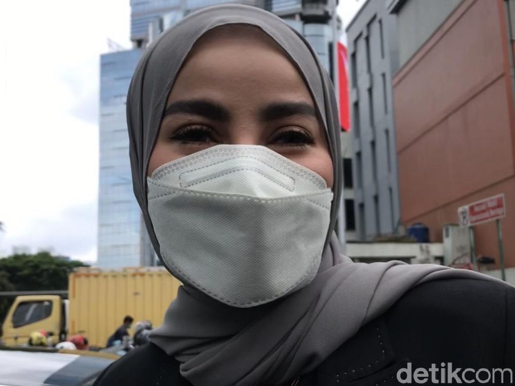 Kekecewaan Olla Ramlan Ditusuk dari Belakang oleh Nindy Ayunda Kekecewaan Olla Ramlan Ditusuk dari Belakang oleh Nindy Ayunda