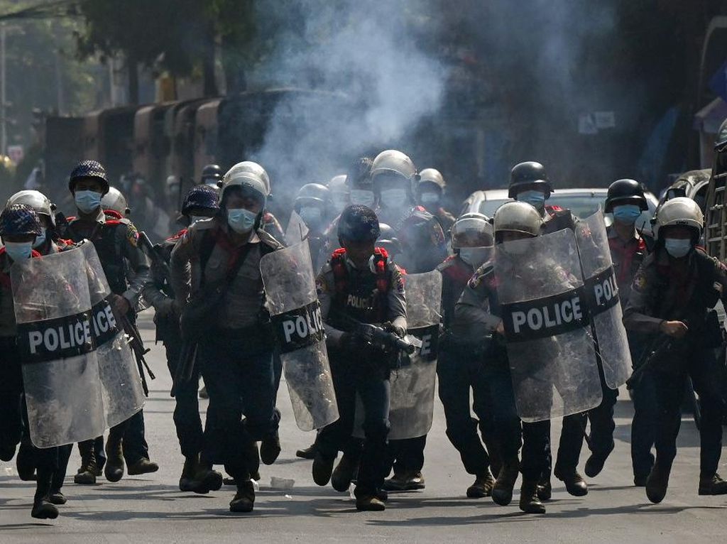 Ancaman Tembak Mati Via TikTok dari Aparat Myanmar untuk Demonstran Ancaman Tembak Mati Via TikTok dari Aparat Myanmar untuk Demonstran