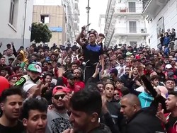 Ribuan Demonstran Anti-Pemerintah Penuhi Ibu Kota Aljazair