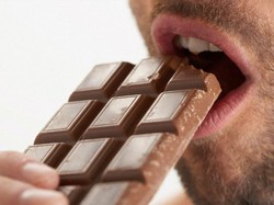 Suami Ini Salahkan Istrinya Gegara Tak Bisa Berhenti Makan Cokelat