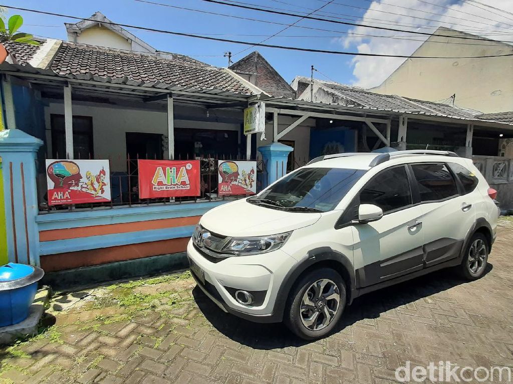 Penangkapan Terduga Teroris di Malang Kagetkan Tetangganya Penangkapan Terduga Teroris di Malang Kagetkan Tetangganya