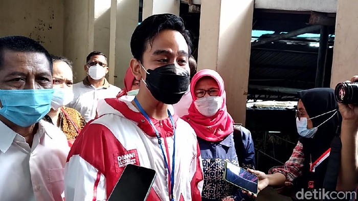 Walkot Solo Gibran Rakabuming Raka di Pasar Gede, Sabtu (27/2/2021).