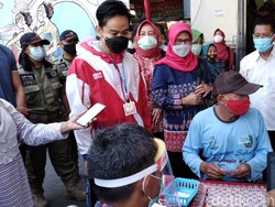 Gibran Blusukan Lagi, Targetkan Vaksinasi Pasar Gede Rampung 2 Hari