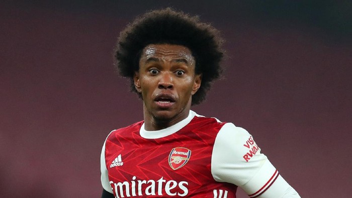 LONDON, ENGLAND - NOVEMBER 29: Willian of Arsenal during the Premier League match between Arsenal and Wolverhampton Wanderers at Emirates Stadium on November 29, 2020 in London, England. Sporting stadiums around the UK remain under strict restrictions due to the Coronavirus Pandemic as Government social distancing laws prohibit fans inside venues resulting in games being played behind closed doors. (Photo by Catherine Ivill/Getty Images)
