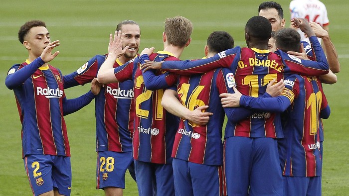 Barcelonas Ousmane Dembele, third right, celebrates with teammates after scoring during a Spanish La Liga soccer match between Sevilla and Barcelona at the Ramon Sanchez-Pizjuan stadium in Seville, Spain, Saturday Feb. 27, 2021. (AP Photo/Angel Fernandez)