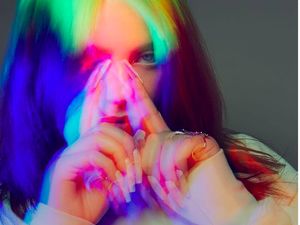 Billie Eilish: The Worlds A Little Blurry, Memasuki Dunia Si Jenius Musik