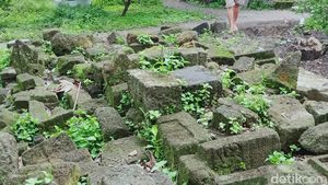 Cegah Rusak, Ratusan Batu Candi Dipindahkan ke Pekarangan Warga