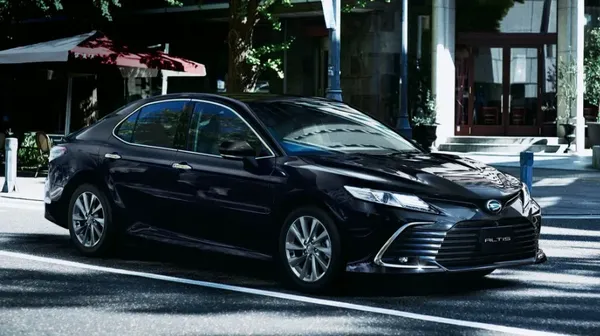 Begini Tampang Kembaran Camry Berlogo Daihatsu